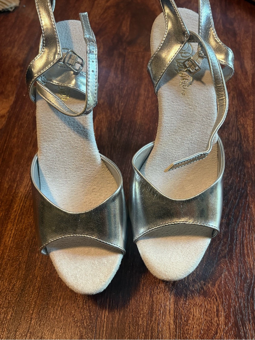 Pleasers Silver and Clear 6” Platform High Heel Sandals for Women - Picture 3 of 5